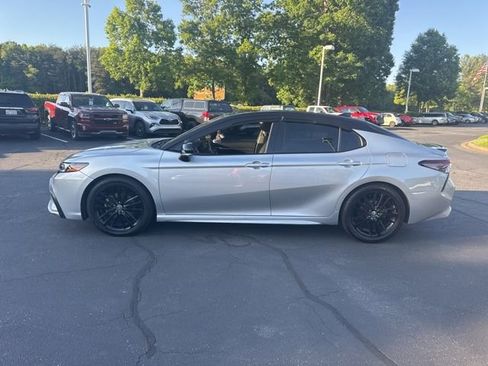 Used 2022 Toyota Camry XSE FWD image 8