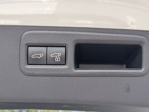 Used 2024 Toyota Venza Limited image 25