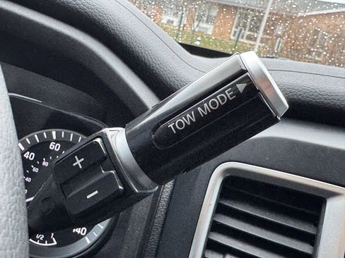 Used 2018 Nissan Titan SV w/ SV Convenience Package image 32