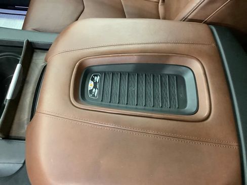 Used 2019 Cadillac Escalade ESV Premium Luxury AWD/4WD image 27