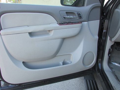 Used 2010 GMC Yukon XL SLT image 8