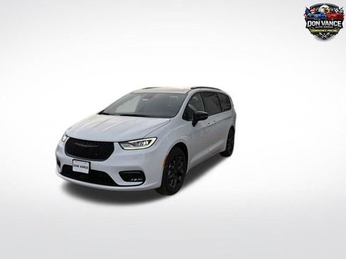 New 2026 Chrysler Pacifica Select w/ S Appearance Package image 1