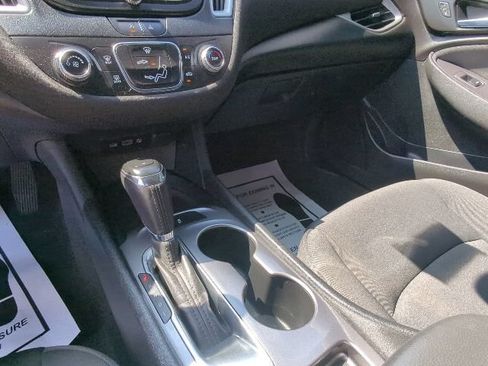 Used 2020 Chevrolet Malibu RS FWD image 17