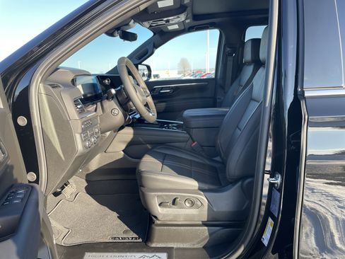 Used 2025 Chevrolet Suburban High Country image 18