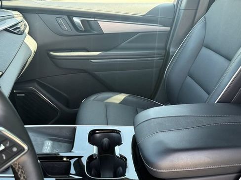 Used 2025 Buick Enclave Preferred FWD image 14