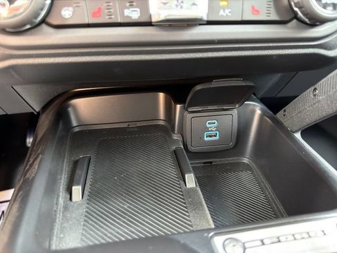 Used 2025 Ford Bronco Badlands w/ Sasquatch Package AWD/4WD image 35
