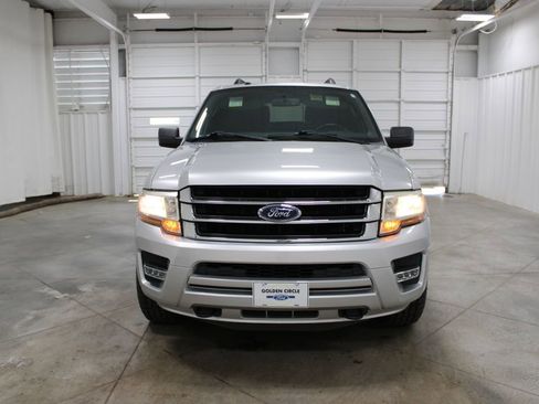 Used 2017 Ford Expedition XLT w/ Equipment Group 201A AWD/4WD image 2