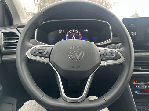 New 2026 Volkswagen Taos SE image 7