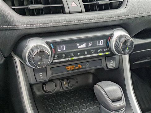Used 2022 Toyota RAV4 XLE FWD image 13