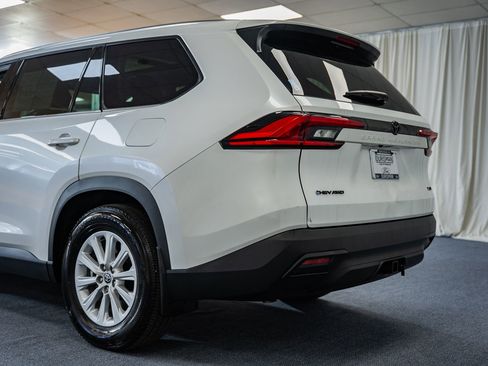 Used 2024 Toyota Grand Highlander XLE image 6