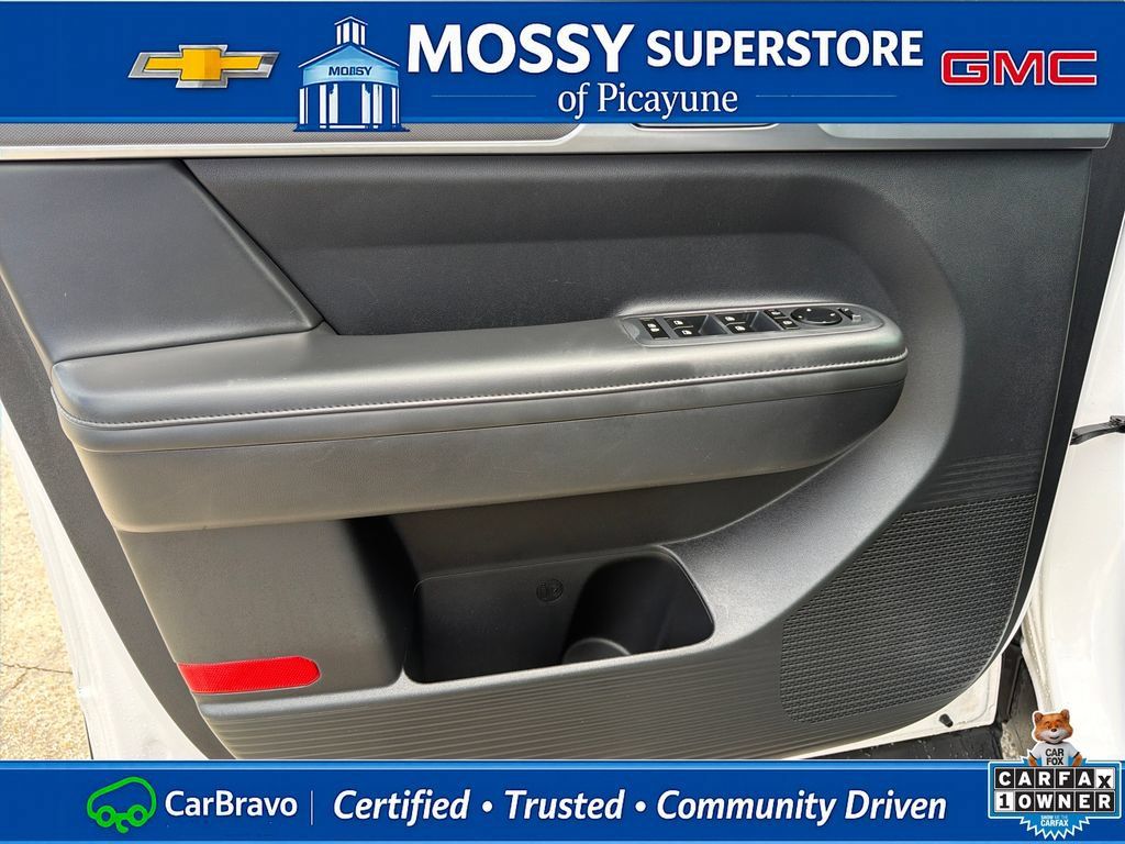 Used 2025 Hyundai Santa Fe SEL FWD image 13
