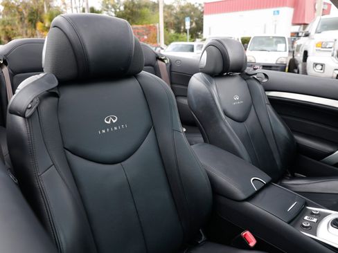 Used 2014 INFINITI Q60 Convertible w/ Premium Package image 19