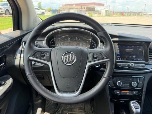 Used 2022 Buick Encore Preferred AWD/4WD image 9