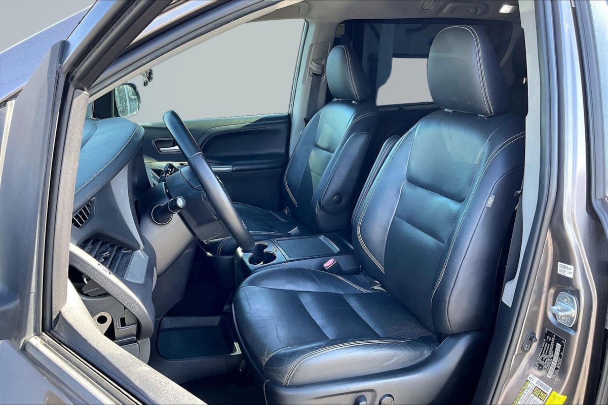 Used 2015 Toyota Sienna SE FWD image 25