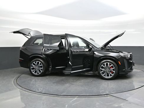 Certified 2025 Cadillac XT6 Sport w/ Platinum Package AWD/4WD image 43