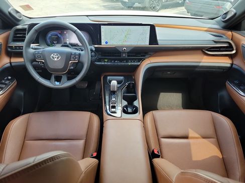 Used 2025 Toyota Crown Signia Limited image 13