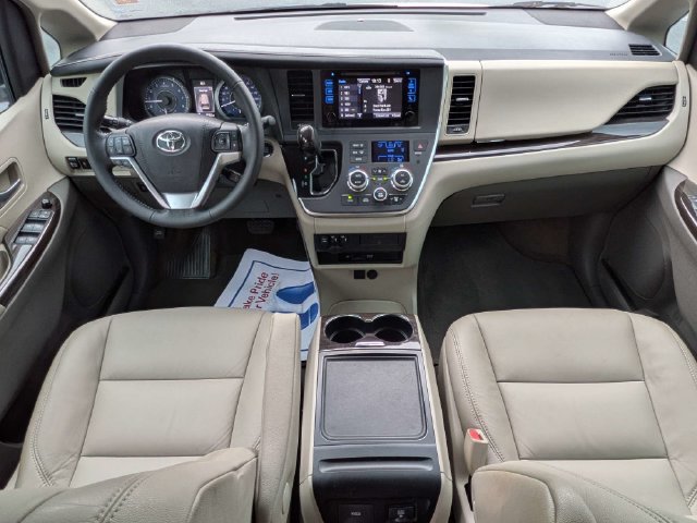 Used 2017 Toyota Sienna XLE Premium FWD image 16