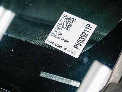 Certified 2023 Toyota Corolla Cross XLE image 29