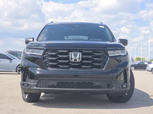 Used 2025 Honda Pilot Sport image 13