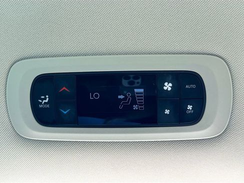 Used 2023 Chrysler Pacifica Touring-L FWD image 24
