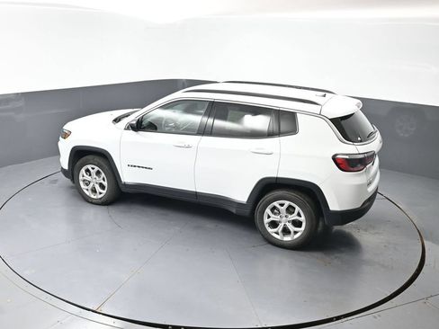 Used 2024 Jeep Compass Latitude AWD/4WD image 46