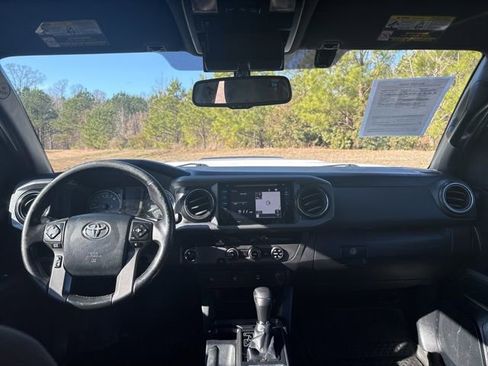 Used 2017 Toyota Tacoma TRD Sport w/ Tow Package image 13