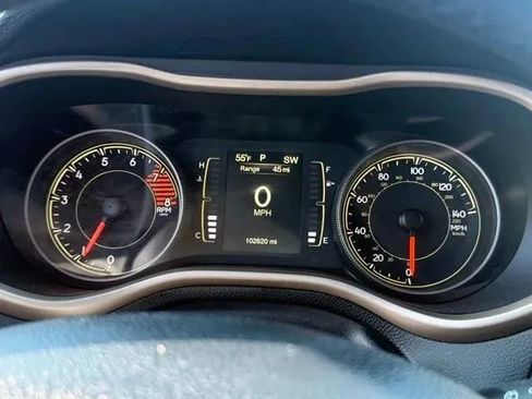 Used 2017 Jeep Cherokee Latitude AWD/4WD image 19