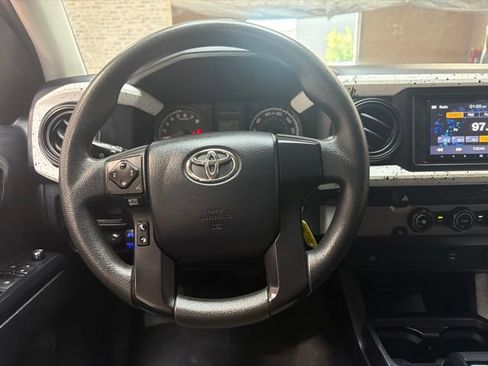 Used 2017 Toyota Tacoma SR RWD image 18