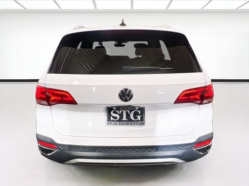 Used 2023 Volkswagen Taos SE FWD image 5