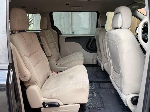 Used 2016 Dodge Grand Caravan SE w/ Quick Order Package 29E SE FWD image 15