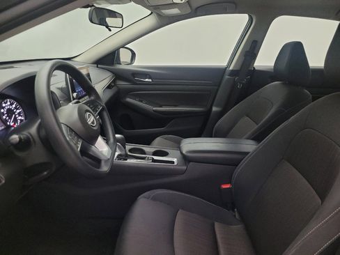 Used 2025 Nissan Altima 2.5 SV FWD image 17