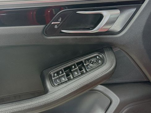 Used 2021 Porsche Macan image 22