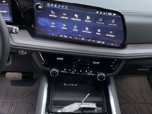 New 2026 Chevrolet Suburban Premier image 17