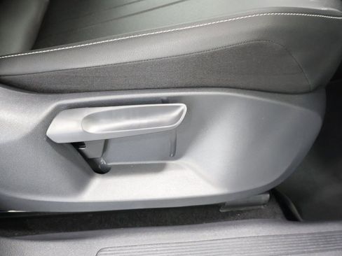 Used 2023 Volkswagen Tiguan SE image 22