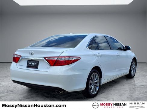 Used 2017 Toyota Camry XLE FWD image 7