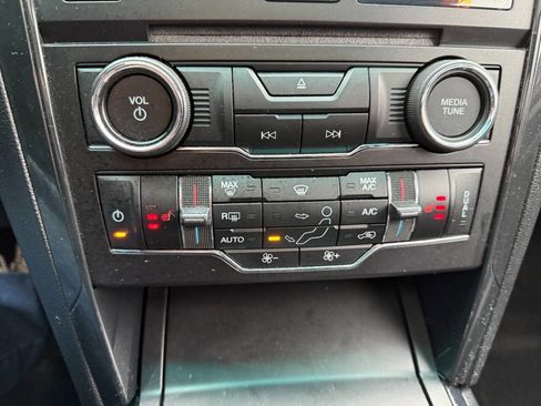 Used 2016 Ford Explorer XLT w/ Equipment Group 202A image 19