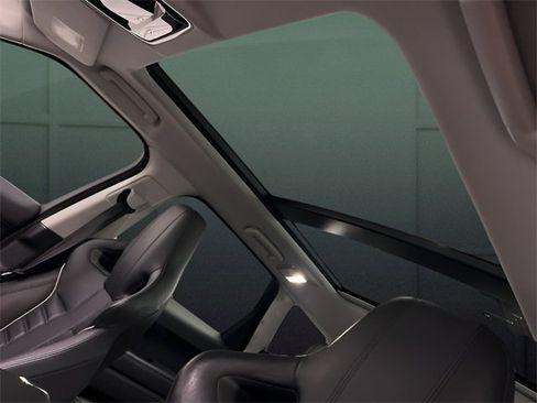 Used 2017 Land Rover Range Rover Sport SVR image 25