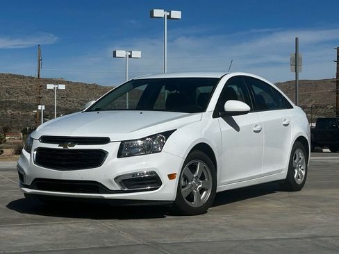 Used 2016 Chevrolet Cruze LT w/ Technology Package image 2