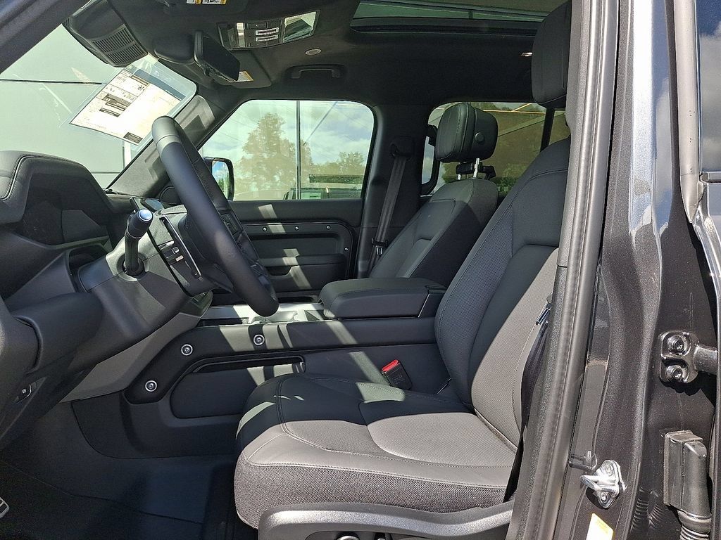 New 2026 Land Rover Defender 110 V8 AWD/4WD image 9