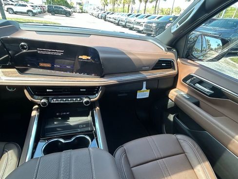 New 2026 Chevrolet Suburban High Country AWD/4WD image 17