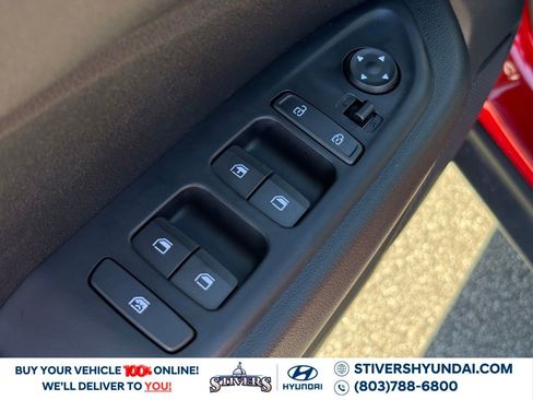 Certified 2025 Hyundai Venue SE image 20