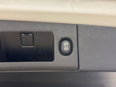 Used 2019 Chevrolet Tahoe Premier w/ Premier Plus Edition AWD/4WD image 27