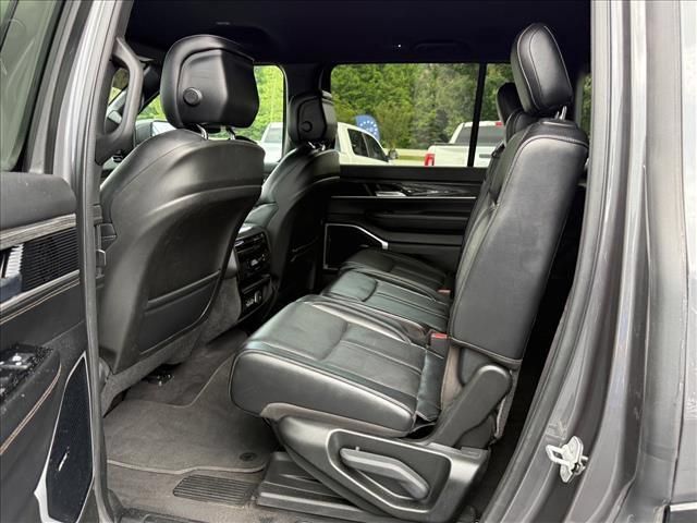 Used 2022 Jeep Wagoneer Series III AWD/4WD image 11