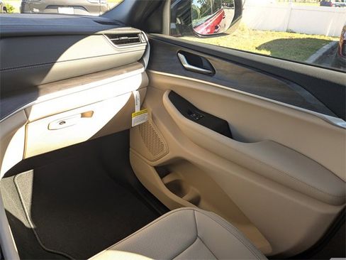 New 2025 Jeep Grand Cherokee Limited image 17
