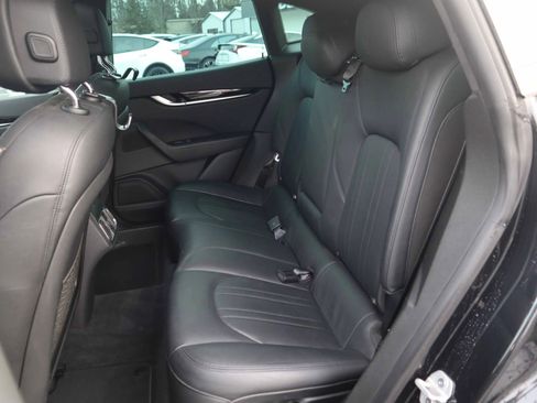 Used 2021 Maserati Levante image 3
