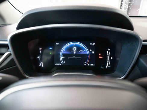 Used 2024 Toyota Corolla Cross XLE FWD image 16