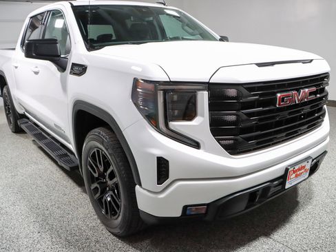 Used 2022 GMC Sierra 1500 Elevation w/ Preferred Package AWD/4WD image 5