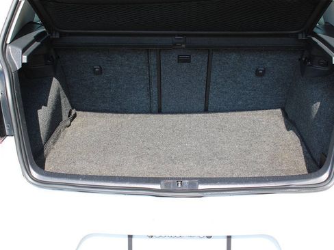 Used 2011 Volkswagen Golf 4-Door FWD image 32