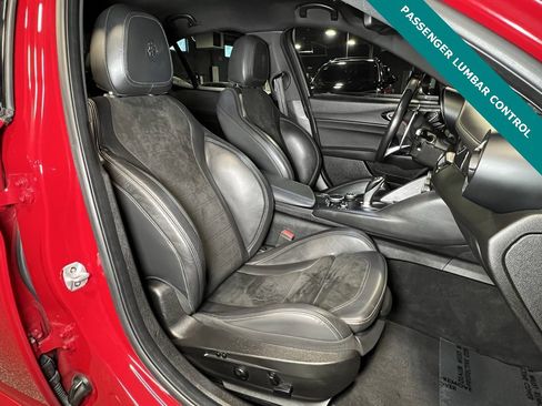 Used 2018 Alfa Romeo Giulia Quadrifoglio image 4