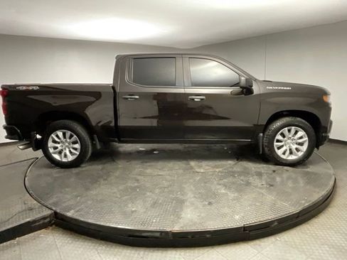 Used 2019 Chevrolet Silverado 1500 Custom w/ Custom Value Package image 9